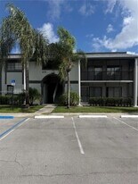 469 NE 207th Ln in Miami, FL - Building Photo