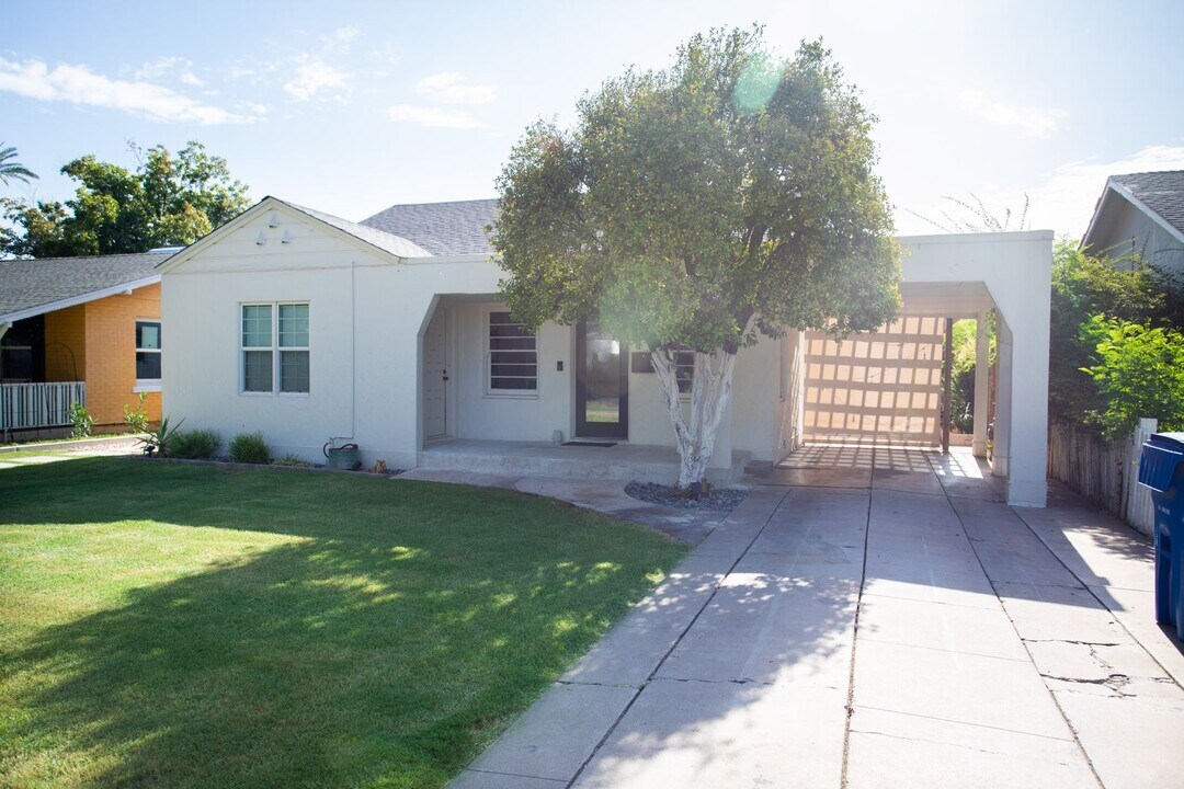 653 N Robson in Mesa, AZ - Building Photo