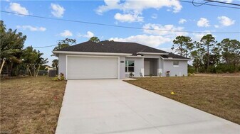 3132 NE 13th Pl in Cape Coral, FL - Building Photo