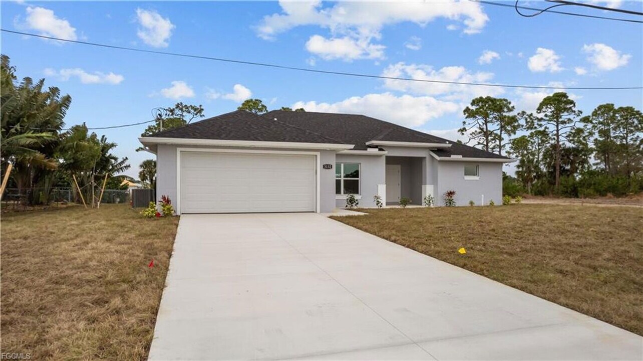 3132 NE 13th Pl in Cape Coral, FL - Building Photo