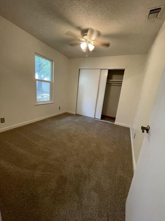 7959 La Riviera Dr in Sacramento, CA - Building Photo