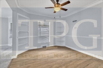 9901 E Linwood Blvd in Independence, MO - Building Photo - Building Photo