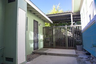 411 Douglas St, Unit #2 in Pasadena, CA - Building Photo