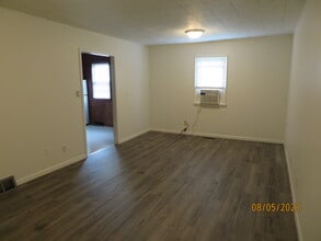 322 McGoodwin Ave, Unit Apartment B in Warrensburg, MO - Building Photo - Building Photo