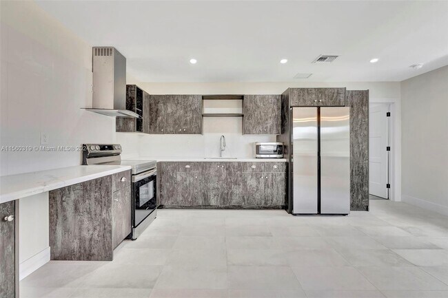5980 SW 40th Ave in Fort Lauderdale, FL - Building Photo - Building Photo