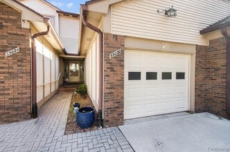 35020 Hidden Cove Ct in Harrison Township, MI - Foto de edificio - Building Photo