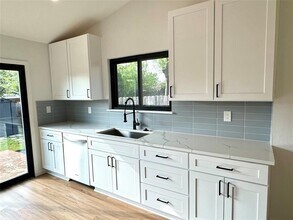 16314 Kicking Bird Dr in Leander, TX - Building Photo - Building Photo