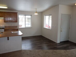 1935 NW Cedar Ave in Redmond, OR - Building Photo - Building Photo