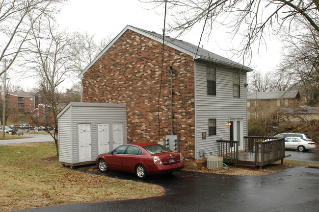 2855 Grinstead Dr in Louisville, KY - Building Photo - Building Photo