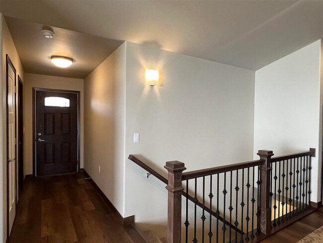 707 Creekside Dr in Tiffin, IA - Building Photo - Building Photo