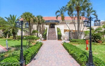 840 N Atlantic Ave in Cocoa Beach, FL - Building Photo - Building Photo
