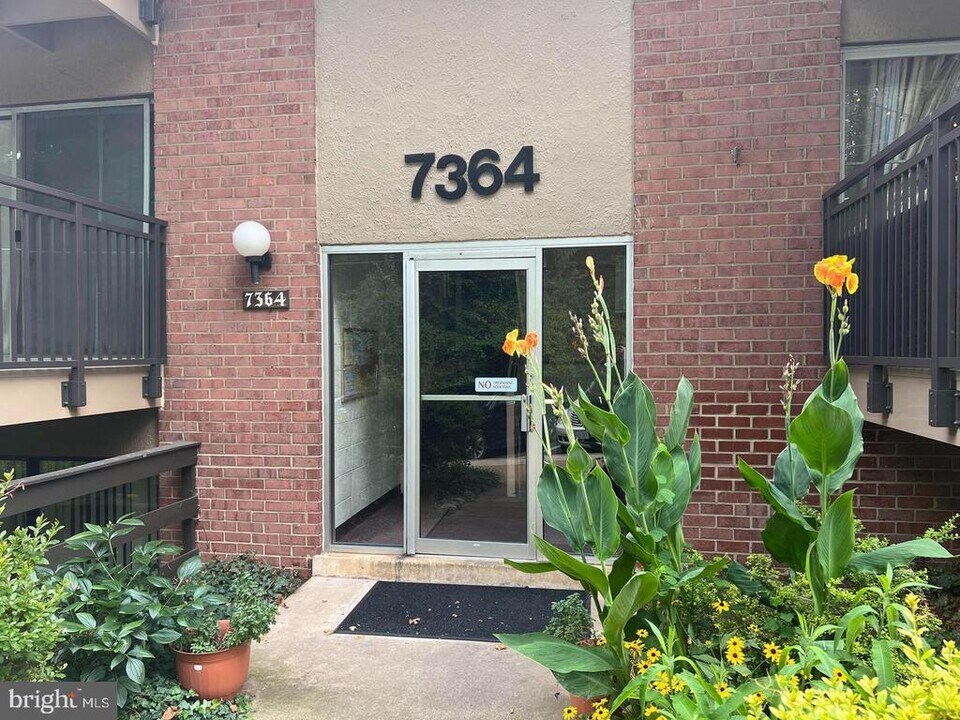 7364 Lee Hwy in Falls Church, VA - Building Photo