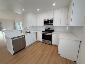 517 W Williamson Ave in Fullerton, CA - Foto de edificio - Building Photo