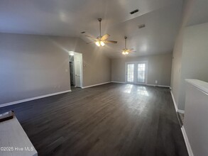207 Sands Ct in Jacksonville, NC - Foto de edificio - Building Photo