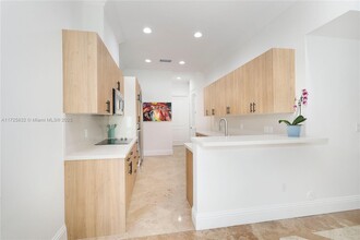 2725 Brickell Ct in Miami, FL - Building Photo - Building Photo