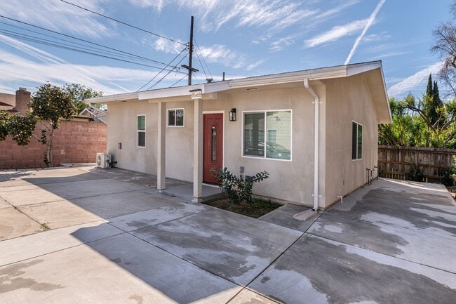 9548 E Live Oak Ave in Temple City, CA - Building Photo - Building Photo