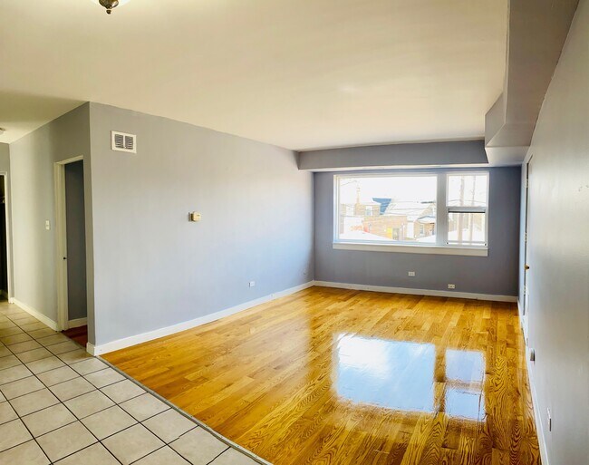 4446 S Archer Ave, Unit 2 in Chicago, IL - Foto de edificio - Building Photo