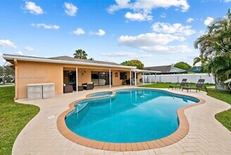 1321 SW 129th Way in Davie, FL - Building Photo - Building Photo