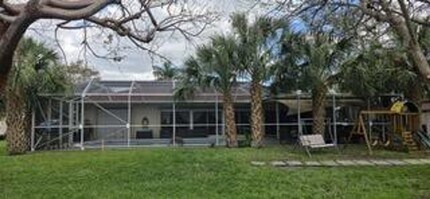 4705 Holly Dr in Tamarac, FL - Building Photo - Building Photo