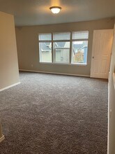 14373 Emily Pl, Unit Private Studio in Oregon City, OR - Building Photo - Building Photo