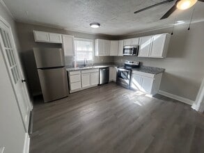 803 Center St in West Columbia, SC - Building Photo - Building Photo