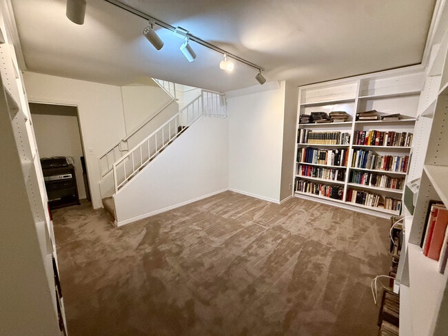 1937 Euclid St, Unit #105 in Santa Monica, CA - Building Photo - Building Photo