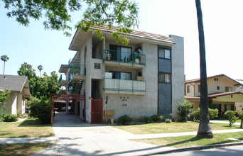 128 W Windsor Rd in Glendale, CA - Foto de edificio - Building Photo