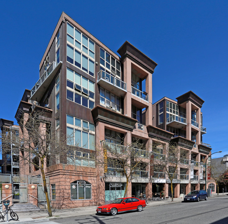 W Six in Vancouver, BC - Building Photo