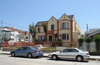 800 S Gramercy Dr in Los Angeles, CA - Building Photo - Building Photo