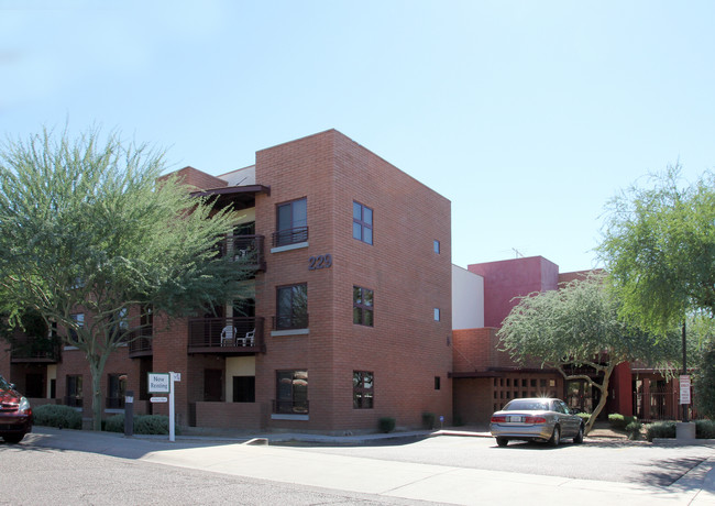 La Casacada II in Phoenix, AZ - Building Photo - Building Photo