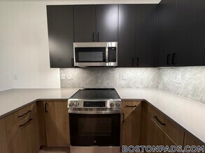 199 Gardner St in Boston, MA - Foto de edificio - Building Photo