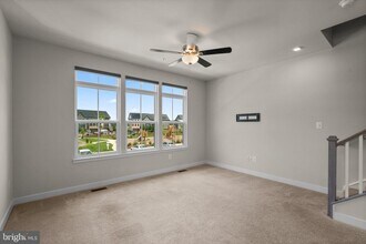 7735 Steatite Ln in Glen Burnie, MD - Building Photo - Building Photo