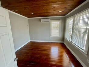 2115 Broadway Avenue J in Galveston, TX - Foto de edificio - Building Photo