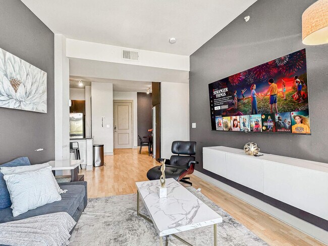310 N Malcolm X Blvd in Dallas, TX - Building Photo - Building Photo