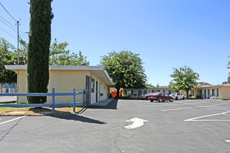 Madera Garden Apartments in Atwater, CA - Foto de edificio - Building Photo