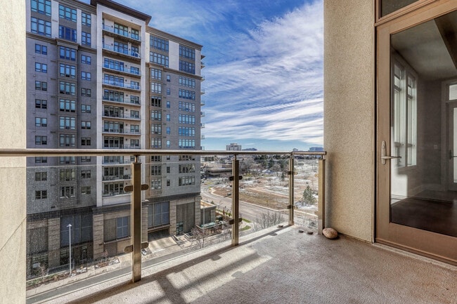 5455 Landmark Pl in Greenwood Village, CO - Foto de edificio - Building Photo