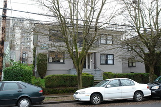 2056 NW Overton St in Portland, OR - Building Photo - Building Photo