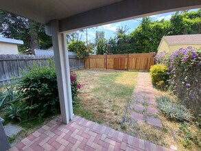 5051 Colfax Ave in Los Angeles, CA - Building Photo - Building Photo