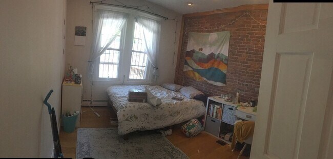 24 S Huntington Ave, Unit 3 in Boston, MA - Foto de edificio - Building Photo