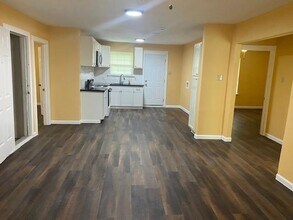 206 Hemphill St in Texas City, TX - Building Photo - Building Photo