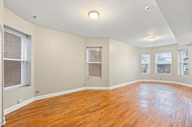 7237 S Ridgeland Ave in Chicago, IL - Building Photo - Building Photo
