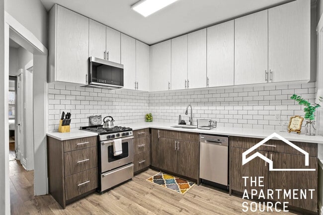 3908 W Roscoe St, Unit 2 in Chicago, IL - Foto de edificio - Building Photo