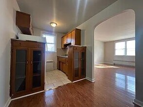 6536 Crescentville Rd in Philadelphia, PA - Building Photo - Building Photo