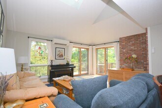 3 Lakeview Pl in Grantham, NH - Building Photo - Building Photo