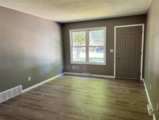 615 Baxter St N in Champlin, MN - Building Photo - Building Photo