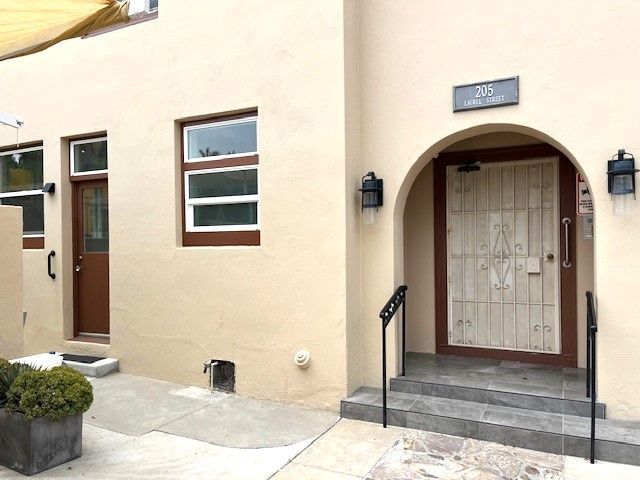 205 Laurel St in San Diego, CA - Building Photo