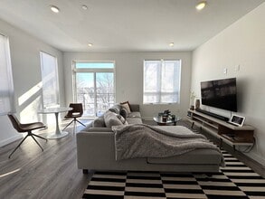 302 Broadway in Everett, MA - Building Photo - Building Photo