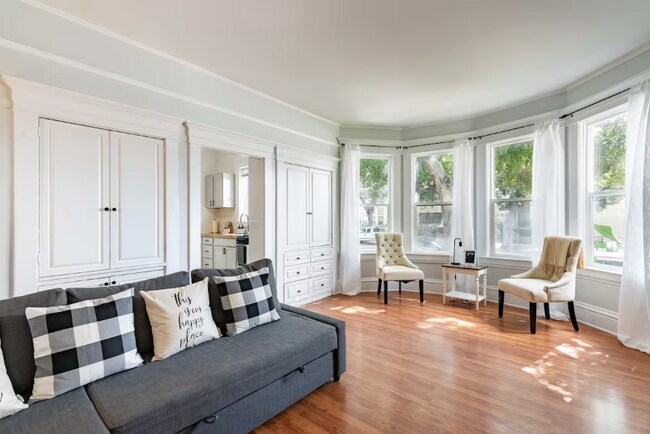 321 S Orange Ave in Santa Ana, CA - Building Photo - Building Photo
