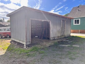 742 N Dean St in Coquille, OR - Building Photo - Building Photo
