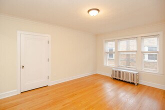 5421 W Montrose Ave in Chicago, IL - Building Photo - Building Photo